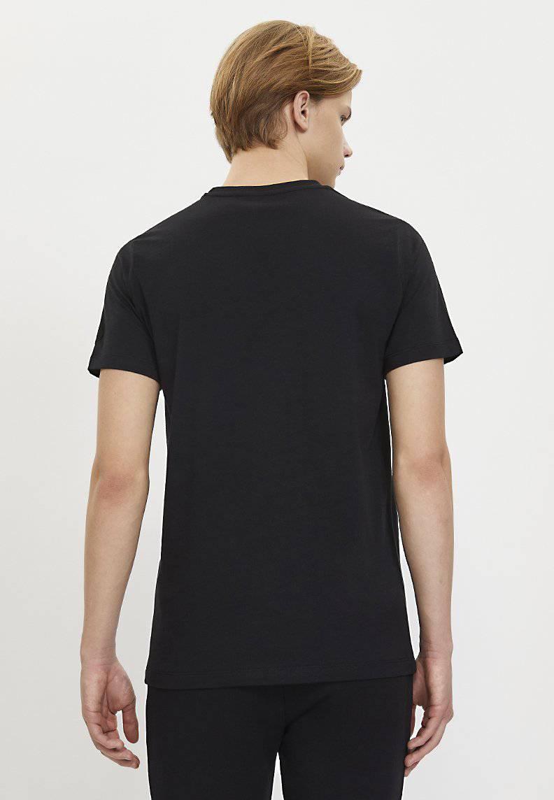UNITED TEE