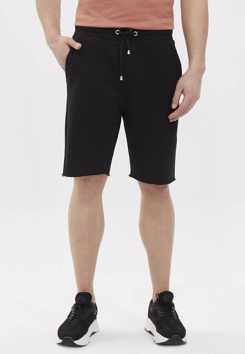 ESSENTIALS SHORT in Black