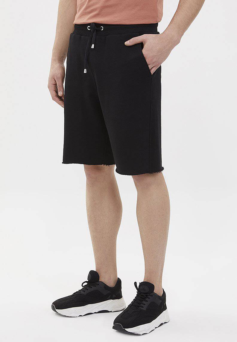 ESSENTIALS SHORT in Black