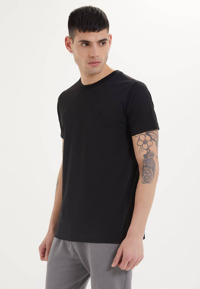 ESSENTIALS O-NECK T-SHIRT in Black