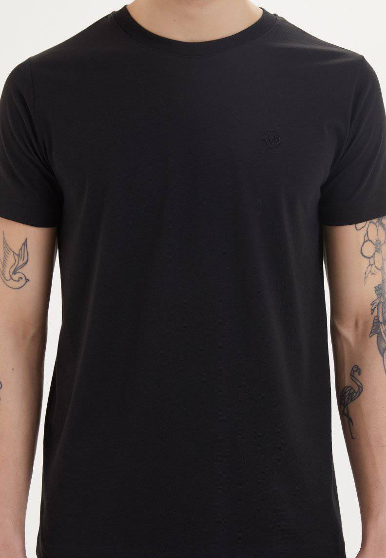 ESSENTIALS O-NECK T-SHIRT in Black