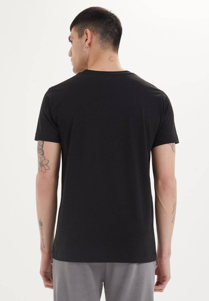 ESSENTIALS O-NECK T-SHIRT in Black